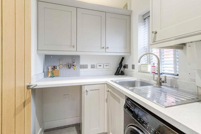 4 Bedroom Detached House For Sale In River View, Old Stratford, MK19