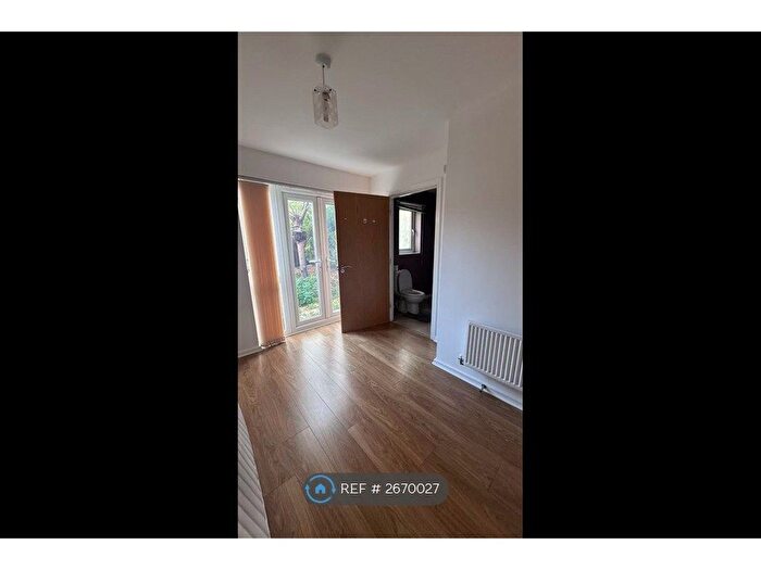 3 Bedroom Terraced House To Rent In Moss Street, Salford, M7