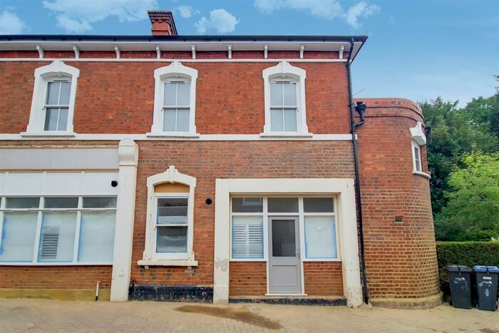 1 Bedroom Flat To Rent In Chase Side Place, Enfield, EN2