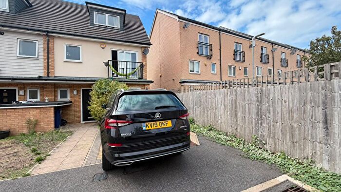 4 Bedroom Terraced House To Rent In Sartoria Close, West Thurrock, RM20