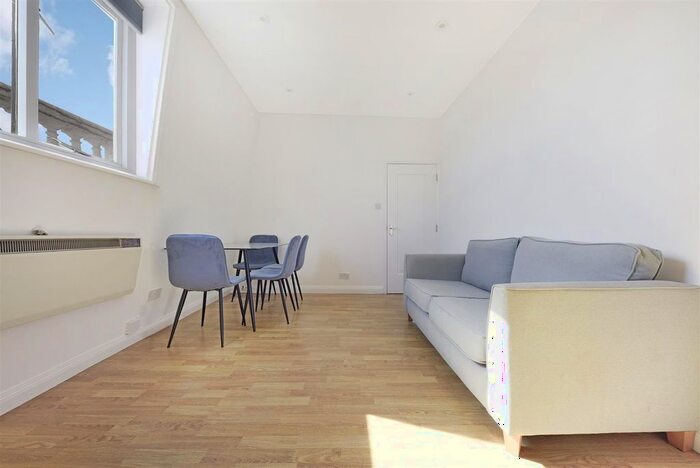 1 Bedroom Flat To Rent In Castletown Road, West Kensington, W14