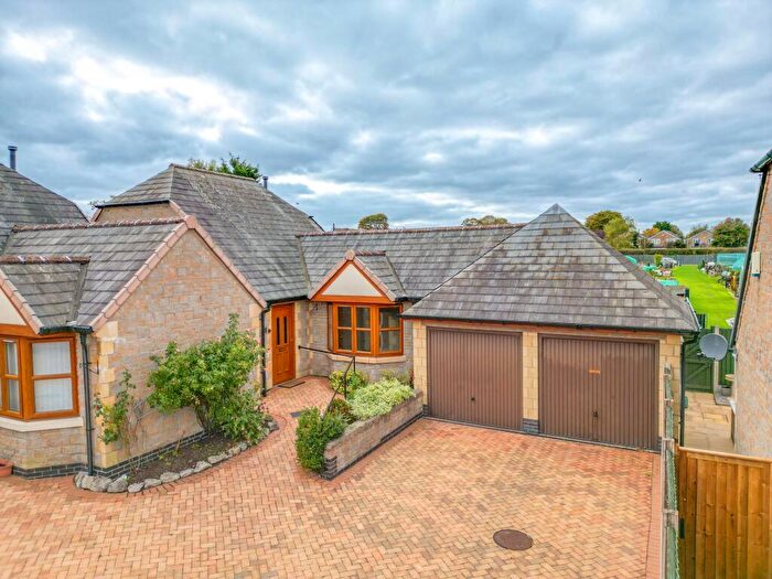 2 Bedroom Detached Bungalow For Sale In Arbury Garth, Nuneaton, CV10