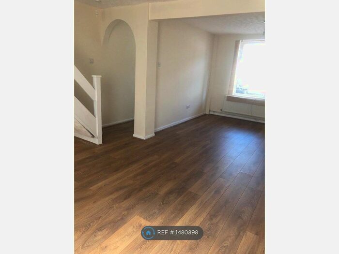 3 Bedroom Terraced House To Rent In William Street, Swindon, SN1