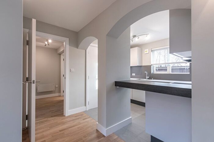1 Bedroom Flat To Rent In Dunnock Close, London, N9