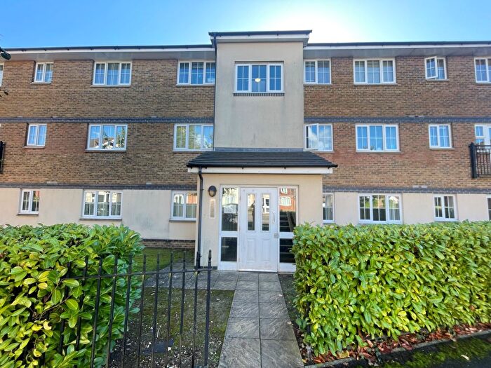 2 Bedroom Flat To Rent In Kiln Way, Dunstable, LU5