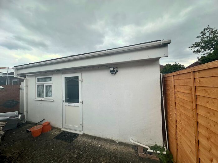 Studio To Rent In Ash Grove, Hounslow, TW5