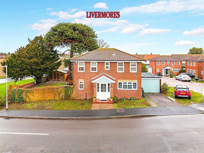 4 Bedroom Detached House For Sale In Brewers Field, Dartford, DA2