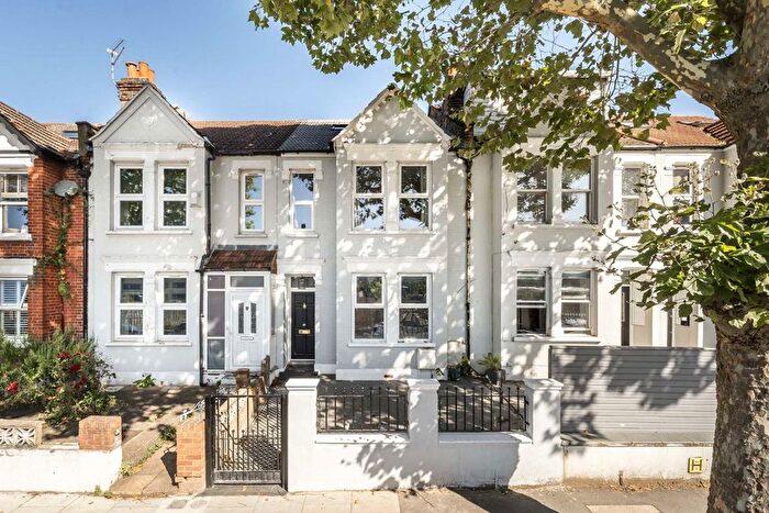 4 Bedroom Property To Rent In Manor Road, London, W13