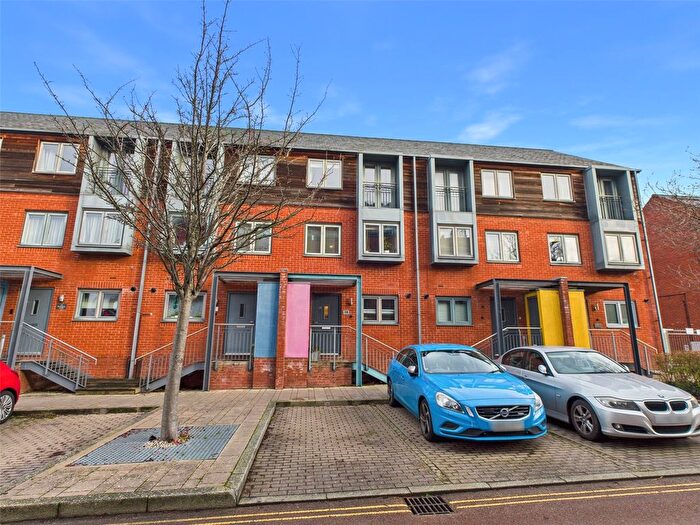 4 Bedroom Terraced House For Sale In Crossley Road, Worcester, Worcestershire, WR5