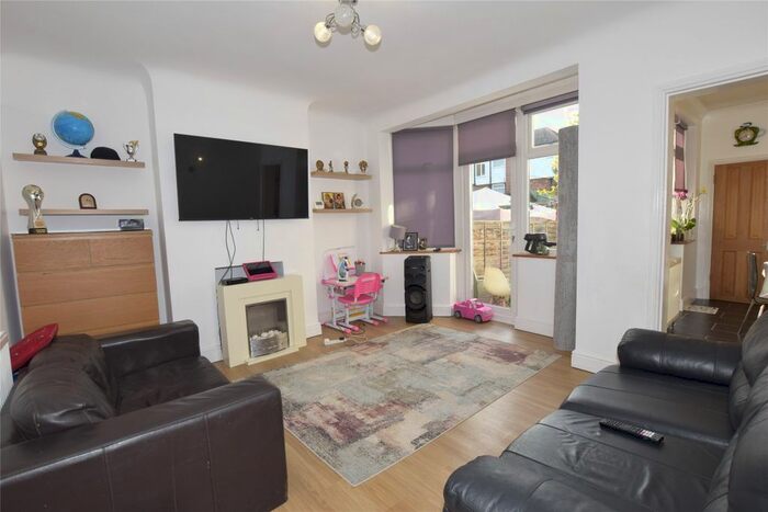 1 Bedroom Maisonette To Rent In Leith Close, Kingsbury, NW9