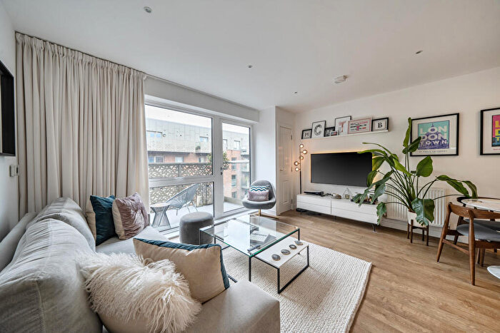 1 Bedroom Apartment For Sale In Broome Way, London, SE5