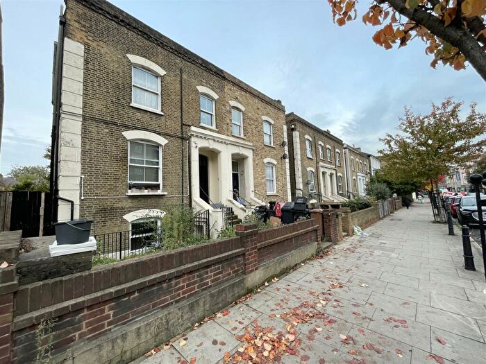 2 Bedroom Apartment To Rent In Amhurst Road, Hackney, E8