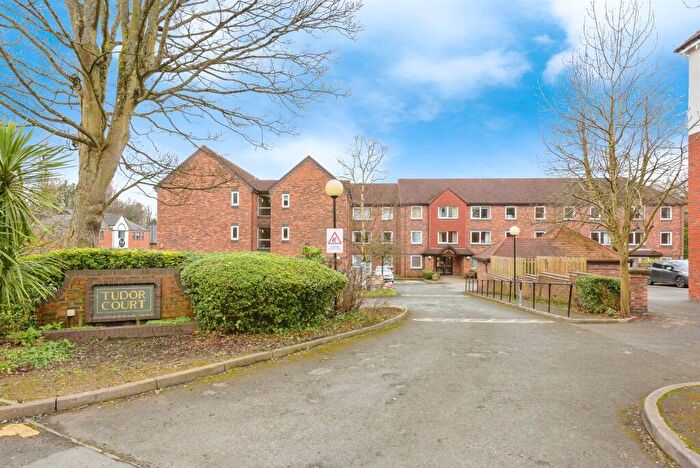 2 Bedroom Flat For Sale In Midland Drive, Sutton Coldfield, B72