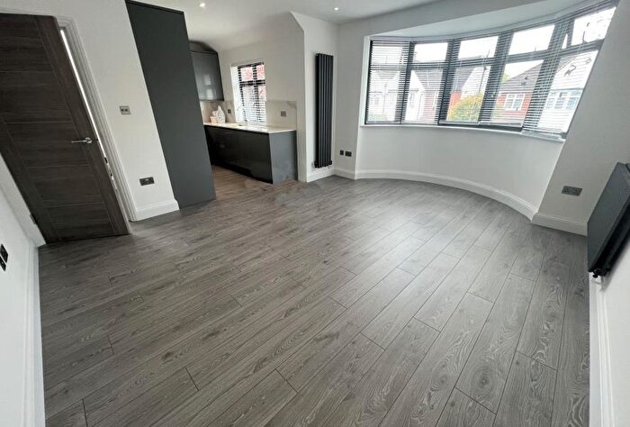 3 Bedroom Flat To Rent In Hervey Close, Finchley, N3