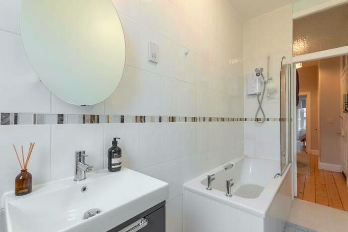 1 Bedroom Flat To Rent In Comiston Gardens, Edinburgh, EH10