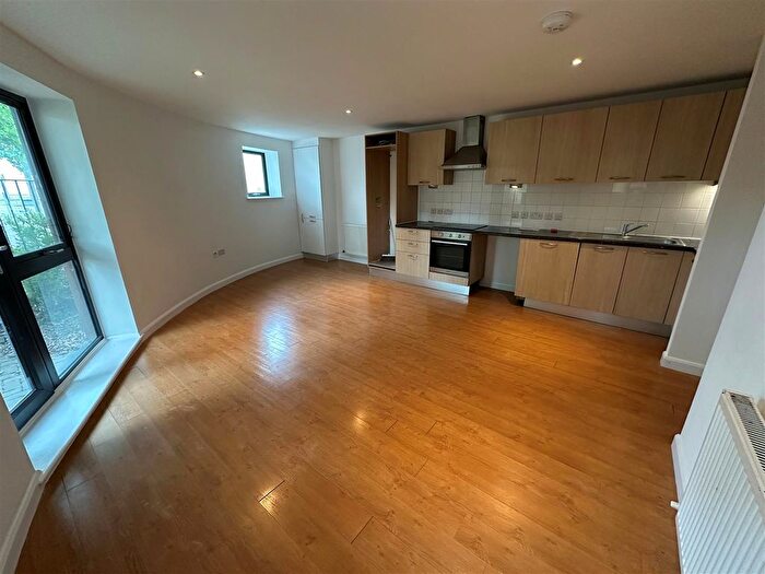 1 Bedroom Flat To Rent In Buckingham Road, Edgware, HA8