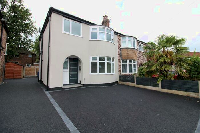 3 Bedroom Semi-Detached House To Rent In Oaklands Drive, Prestwich, M25