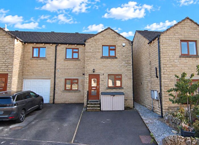4 Bedroom Semi Detached House For Sale In Sycamore Grove, Eastburn, BD20