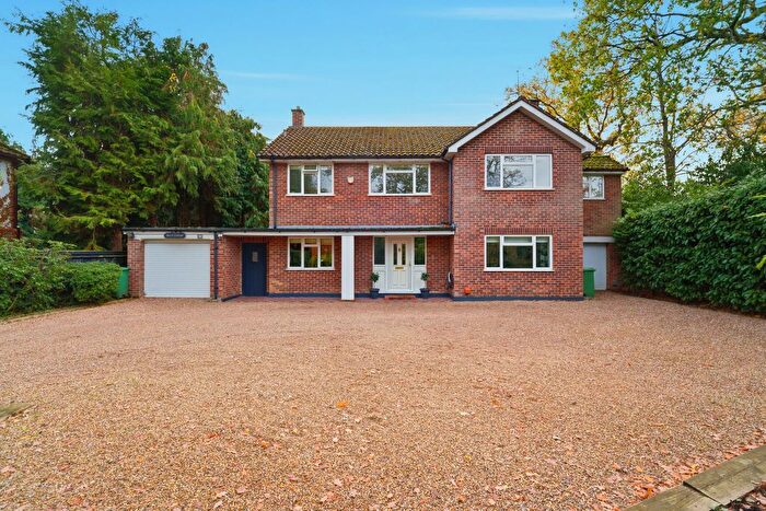 4 Bedroom Detached House For Sale In Dartnell Avenue, West Byfleet, KT14