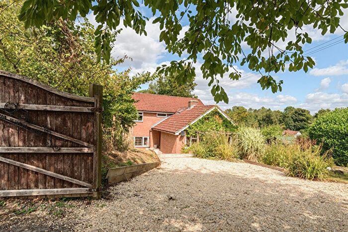 4 Bedroom Detached House For Sale In Oak Lane, Easterton, SN10