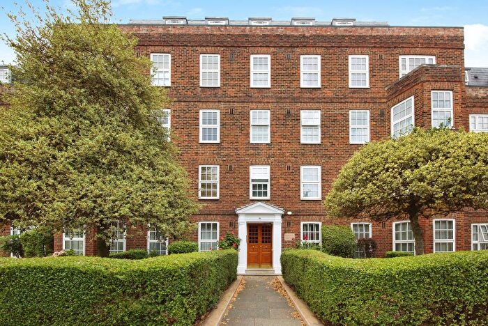 3 Bedroom Flat For Sale In High Street, Southgate, London, N14
