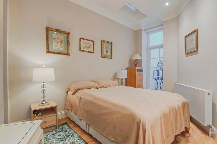 2 Bedroom Flat To Rent In Cornwall Gardens, London, SW7
