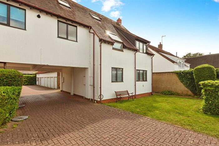 1 Bedroom Flat To Rent In Townside, Haddenham, Aylesbury, HP17