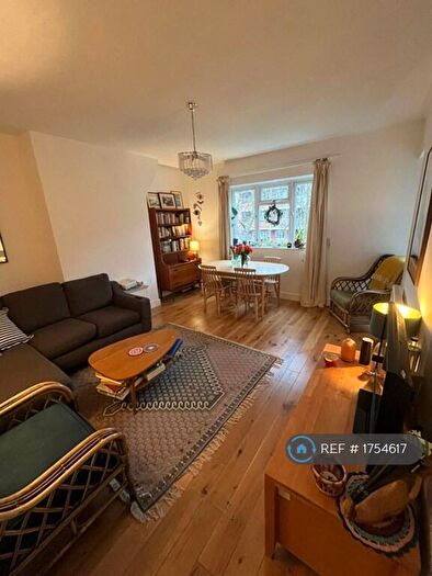 3 Bedroom Flat To Rent In Bracklyn Court, London, N1