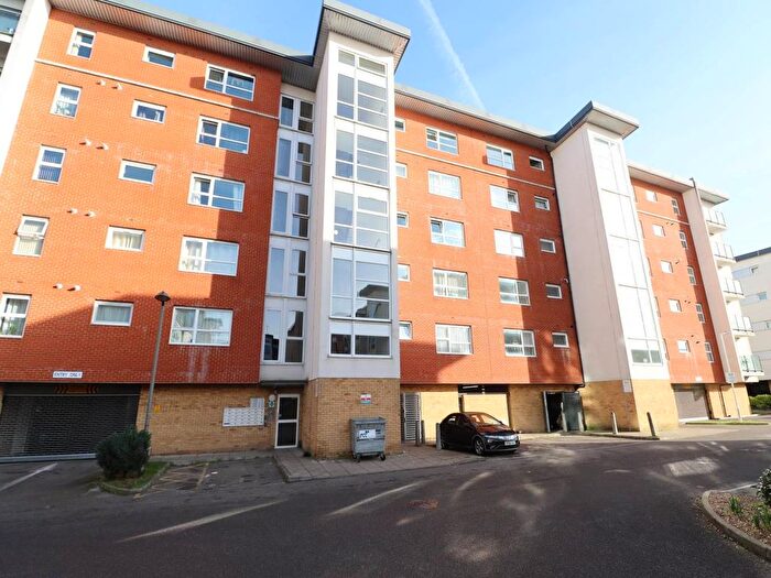 2 Bedroom Flat For Sale In Clarkson Court, Hatfield, Hertfordshire, AL10