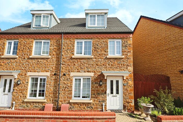 3 Bedroom Semi-Detached House For Sale In Dragonfly Way, Northampton, Northamptonshire, NN4