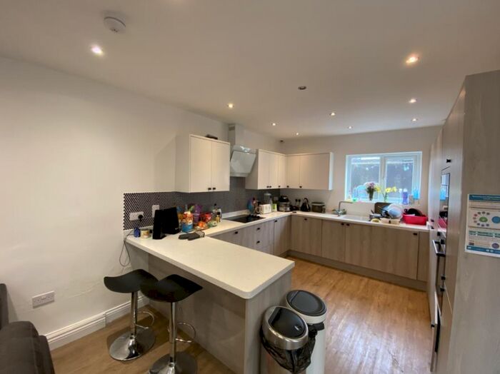 6 Bedroom Terraced House To Rent In Monthermer Road, Cardiff, CF24