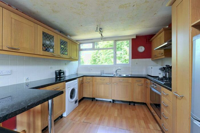 3 Bedroom Flat To Rent In St Mary's Grove, Putney, London, SW13