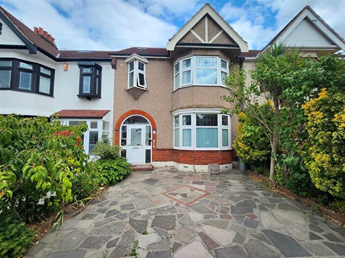 4 Bedroom Property For Sale In Ellesmere Gardens, Redbridge, IG4