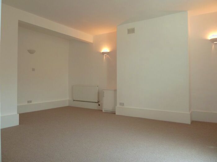 Studio To Rent In The Gardens, East Dulwich, London, SE22