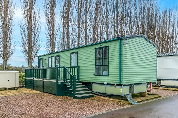 2 Bedroom Mobile Home For Sale In Rayford Park, Tiddington Road, Stratford Upon Avon, CV37