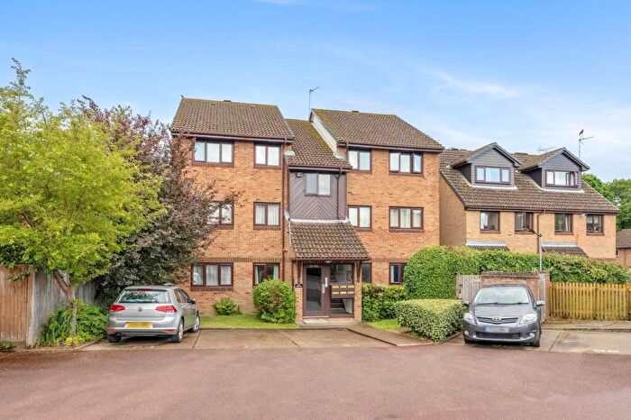 2 Bedroom Flat For Sale In Manor Fields, Horsham, RH13