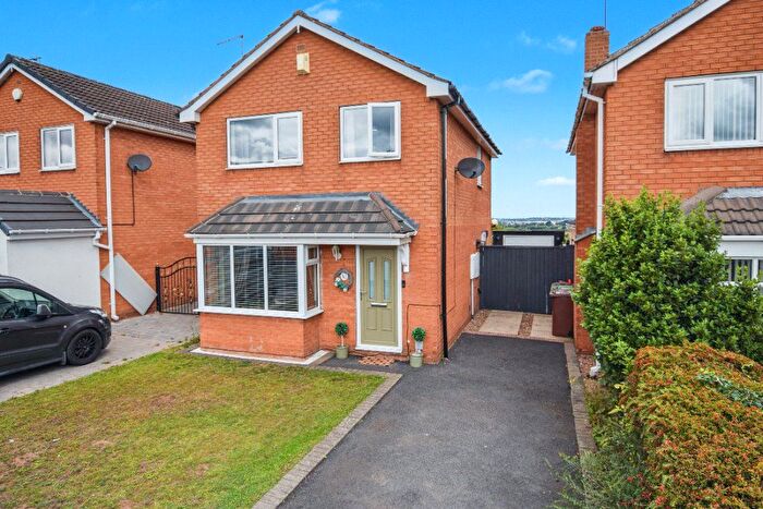 3 Bedroom Detached House For Sale In Greenwood Avenue, Upton, Pontefract, West Yorkshire, WF9