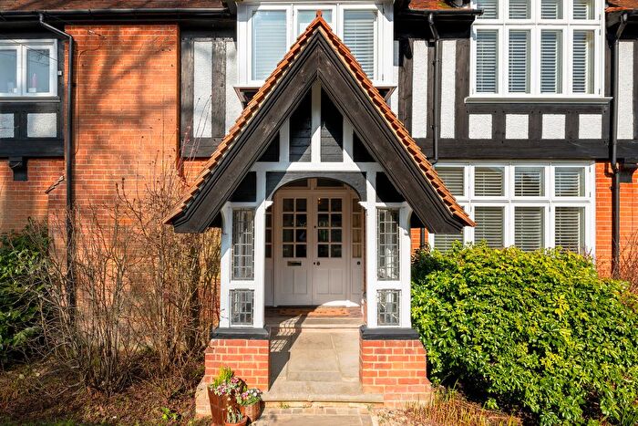 5 Bedroom Detached House For Sale In Hollands Way, Horsham, RH12