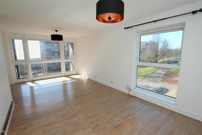 3 Bedroom Flat To Rent In Swanborough Drive, Brighton, BN2