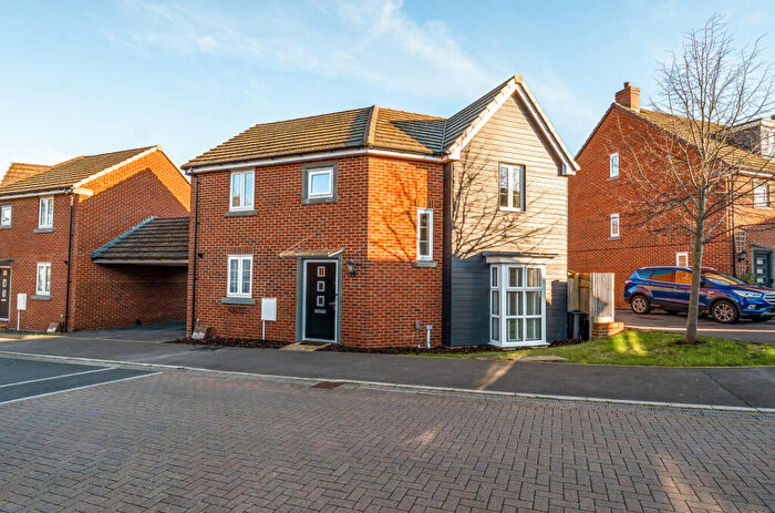 3 Bedroom Detached House For Sale In Miles Road, Basingstoke, Hampshire, RG24