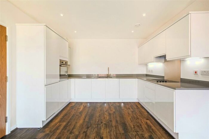 1 Bedroom Apartment To Rent In Penrose Court, Boundaries Road, London, SW12