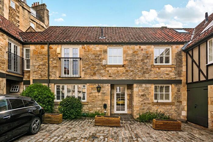 2 Bedroom Mews To Rent In Circus Mews Bath, BA1