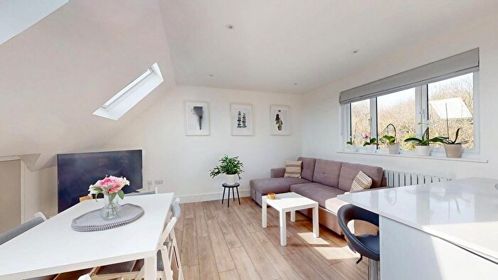 3 Bedroom Flat To Rent In Whitton Avenue West, Greenford, UB6