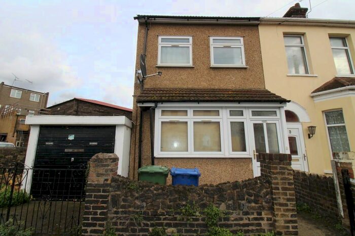 3 Bedroom Semi-Detached House To Rent In Bradbourne Road, Grays, RM17