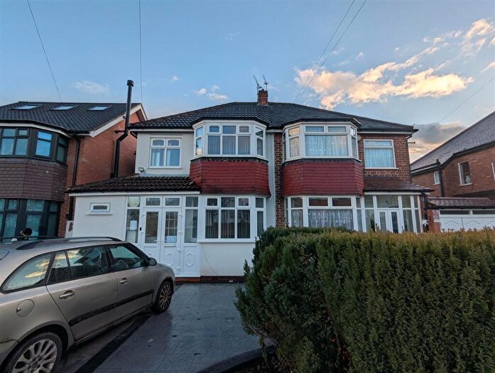 5 Bedroom Semi-Detached House To Rent In Weymoor Road, Birmingham, B17