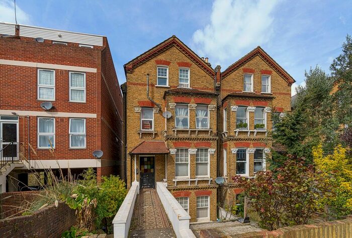 2 Bedroom Flat To Rent In Knollys Road, London, SW16