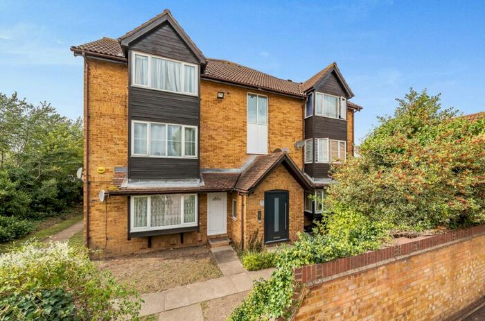 Studio To Rent In Knights Manor Way Dartford, DA1