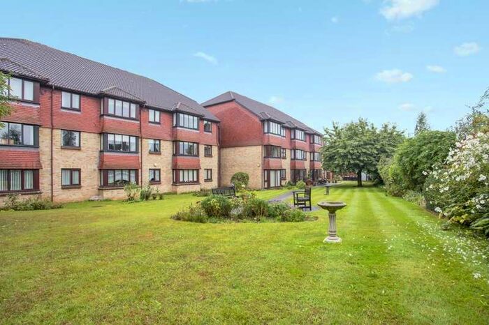 1 Bedroom Flat To Rent In Spring Close, Dagenham, RM8