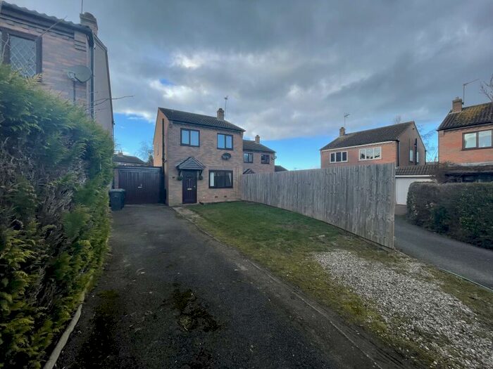 3 Bedroom House To Rent In Taupo Drive, Hucknall, Nottingham, NG15