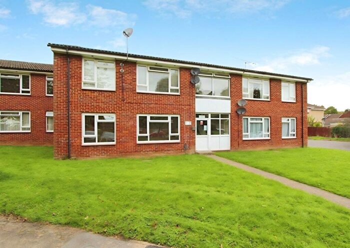 2 Bedroom Apartment For Sale In Simmons Close, Hedge End, Southampton, SO30